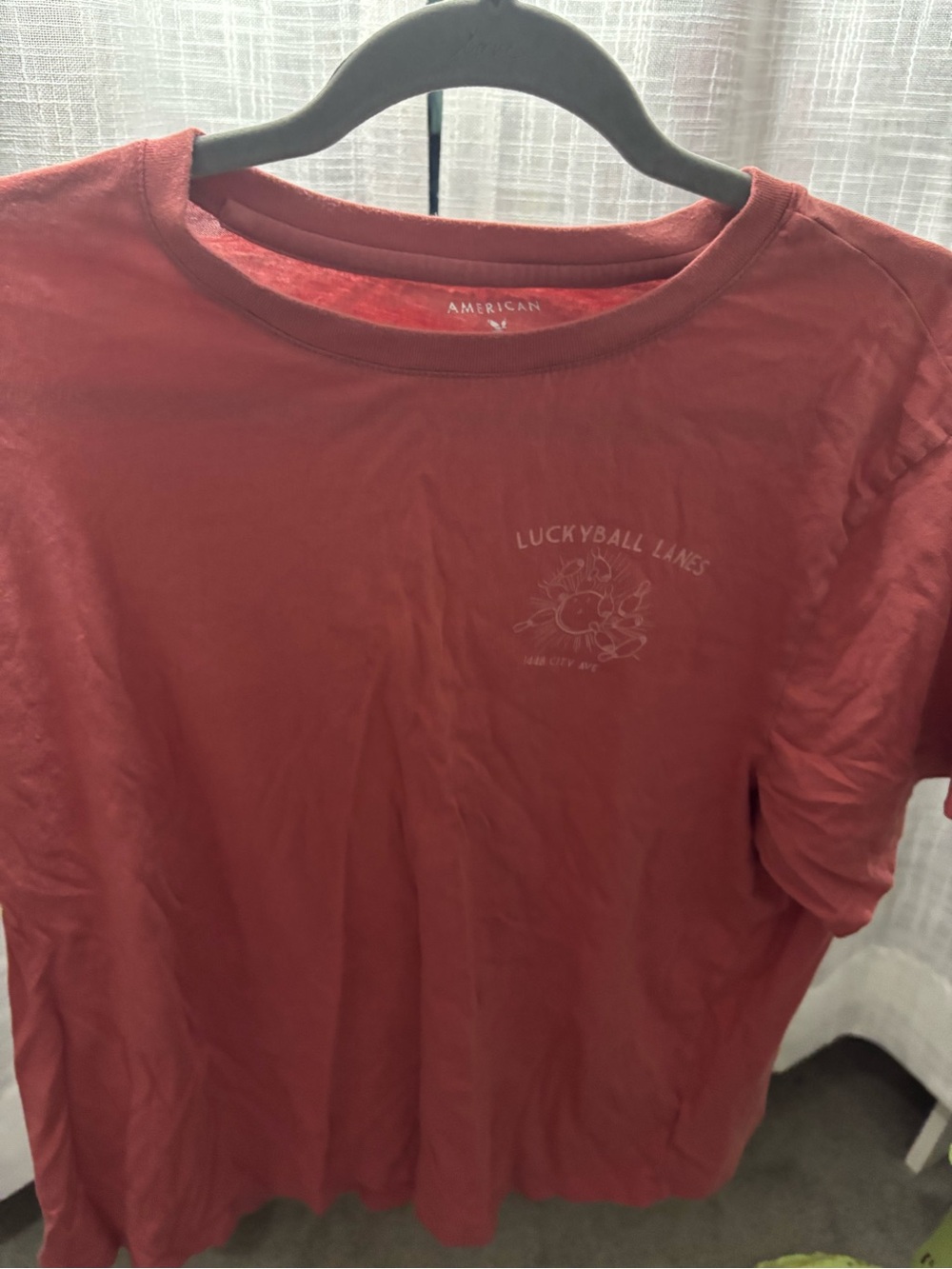 American Eagle Outfitters Men's Short-Sleeve Tee — Brick Red